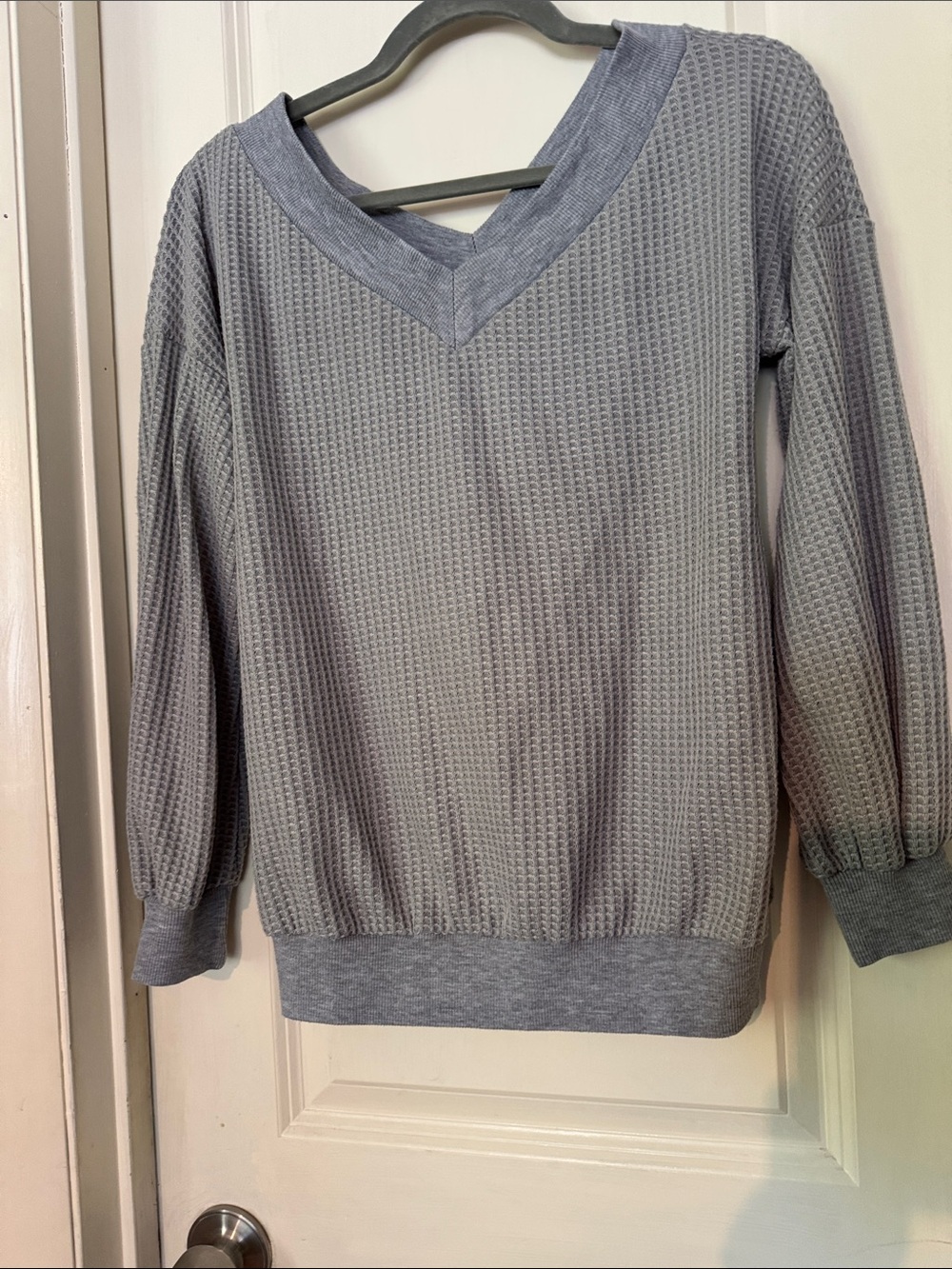 Woman’s size S Tobrief Waffle Knit V-Neck Long Sleeve Top - Gray